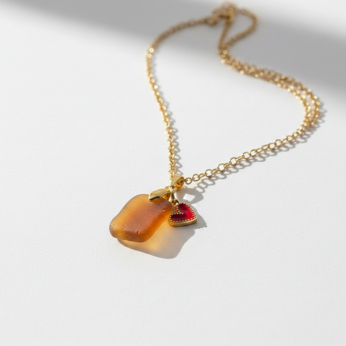 Halsband Kelp med bärnstensglas och rött hjärta